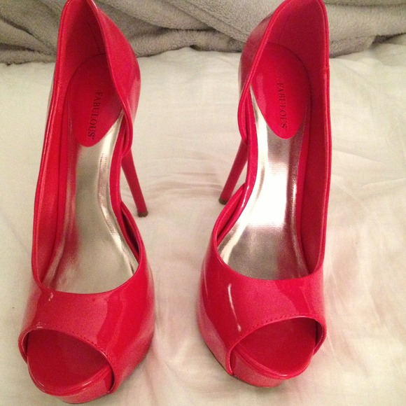 Just fab red pumps :) and zebra scarf