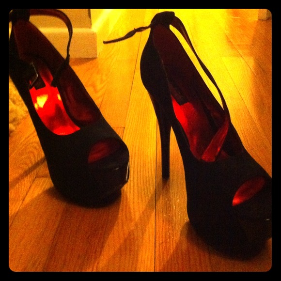 Sexy heels, never worn!can do these for $70  on PP - Picture 1 of 1