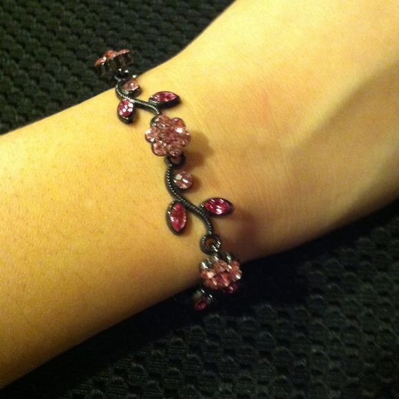 🎀SOLD IN BUNDLE FOR @C1111Pink jeweled bracelet🎀