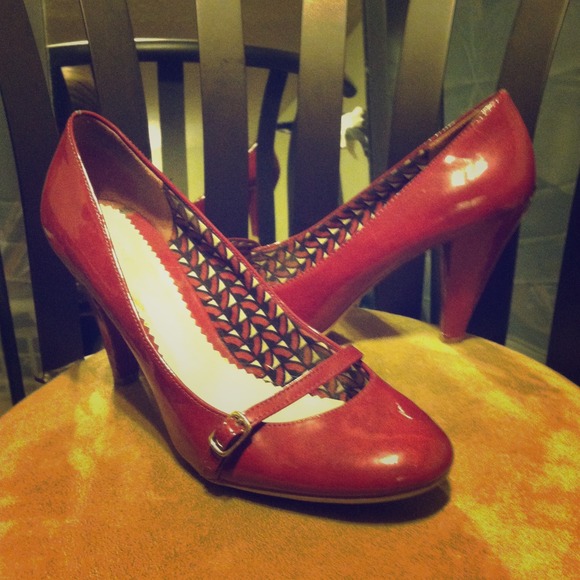 Pink patent leather pumps