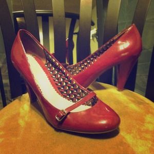 Pink patent leather pumps