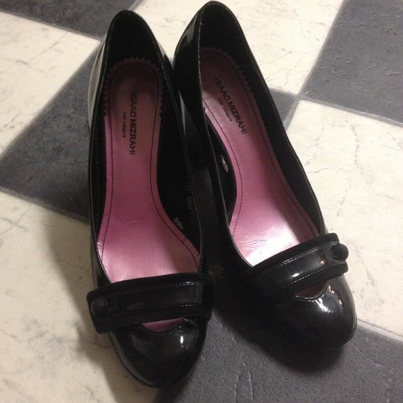 Size 7.5 shinny black Isaac Mizrahi heels