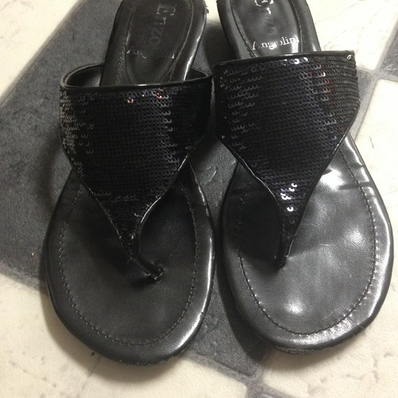 Size 7 gently work black sequin sandals!