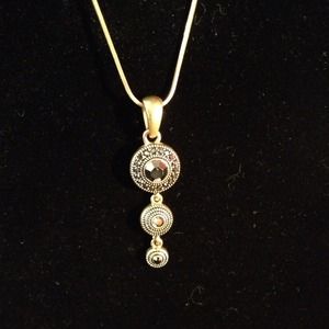Gold 16-20" chain with stoned charm