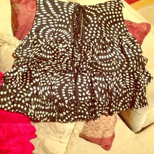 Cute high waisted skirt.