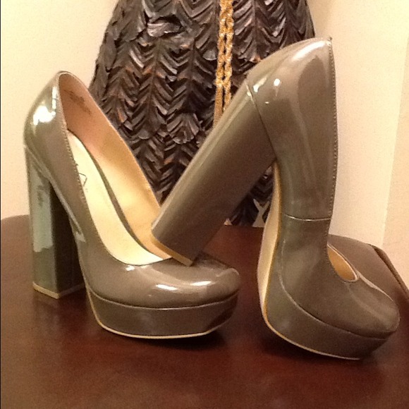 ♦SOLD♦Chunky Heel Platform Pump