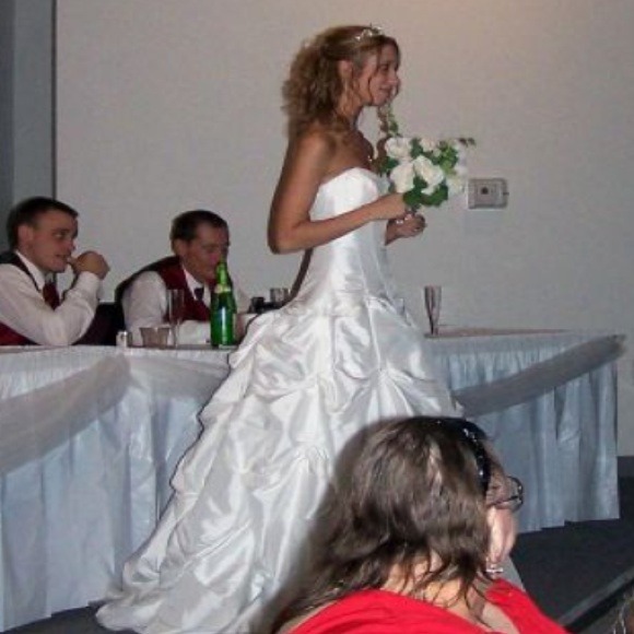 David's Bridal wedding dress, size 2 - Picture 2 of 4