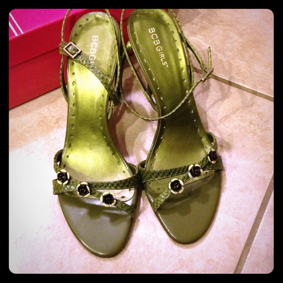 **SOLD** BCBGirls green snakeskin strappy heels