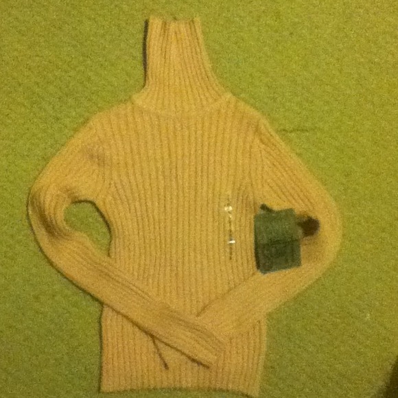 Light pink turtle neck sweater