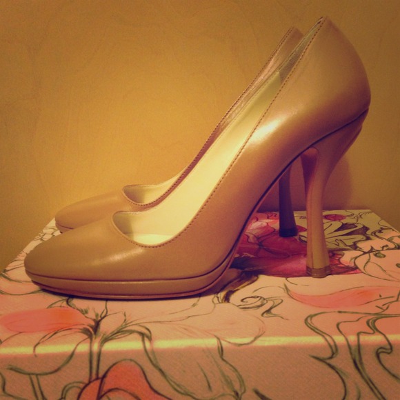 🌟SOLD🌟Prada Nude Leather Pumps - Mint