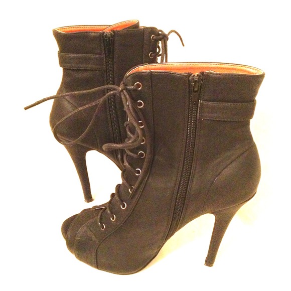 Black toe out leather heel boots