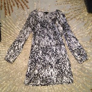 Express long sleeve dress*added pic modeling dress