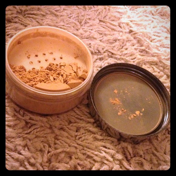 SOLD!! Mary Kay Beige 2 Mineral Powder Foundation