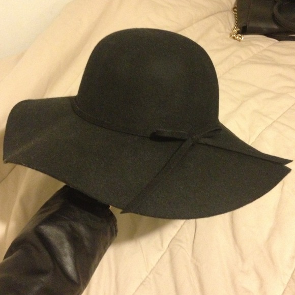 Floppy hat