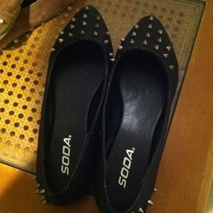 REDUCED!!🌸Spiked flats