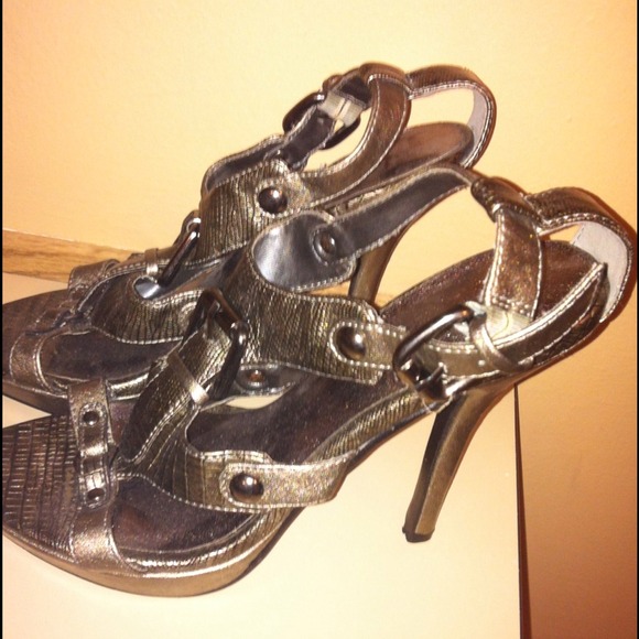 Silver high heels - Picture 2 of 4