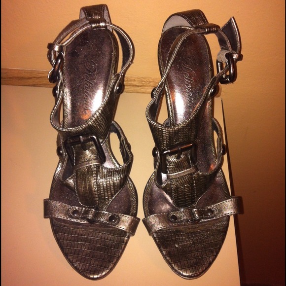 Silver high heels - Picture 3 of 4