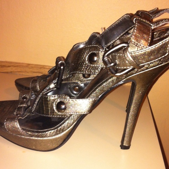 Silver high heels - Picture 4 of 4