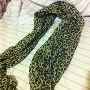 Leopard scarf