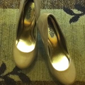 Brand NEW Nude Pumps