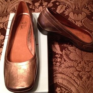 Life Stride BRAND NEW Pewter loafers