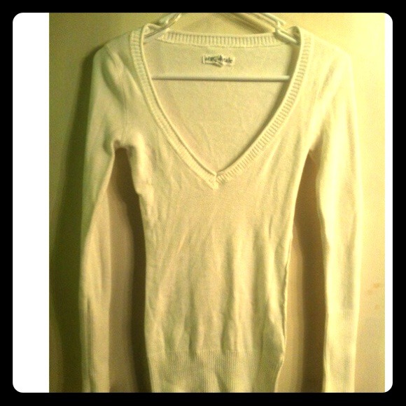 ✨Reduced✨Aeropostale off white lightweight sweater