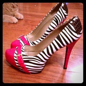 ❌Sold in bundle❌Zebra print pump
