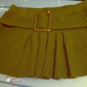 Short green sweater skirt
