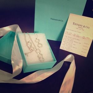 TIFFANY NECKLACE & EARRING SET 🎉REDUCED🎉