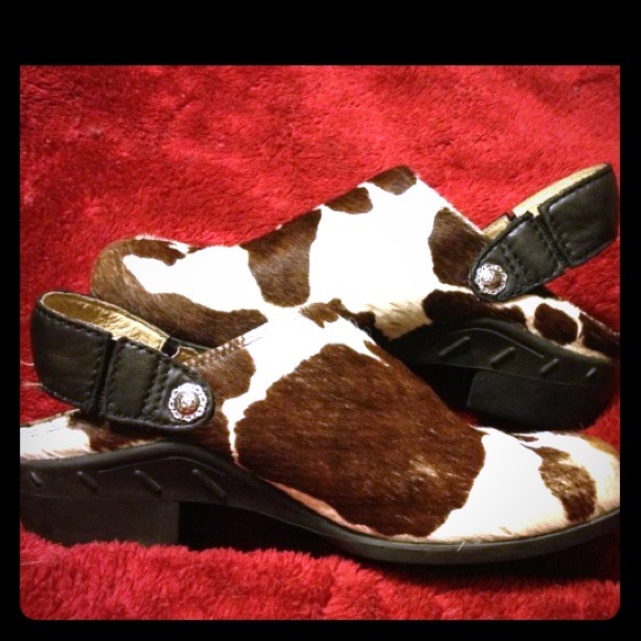 Ariat Horse hair clogsRESERVED @Gettumgirl