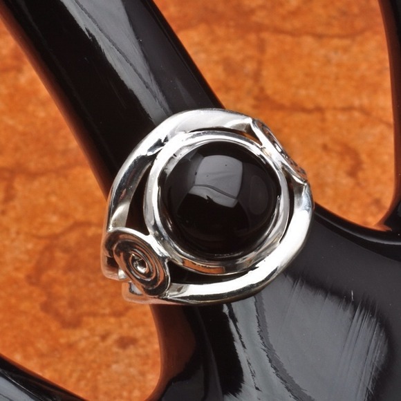 Black onyx ring