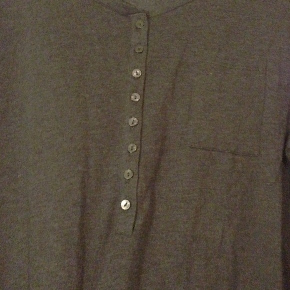 🔴REDUCED🔴 Extra comfy casual shirt - Picture 2 of 3