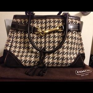 💯% Authentic Coach Bag with dust bag. Rarely use.