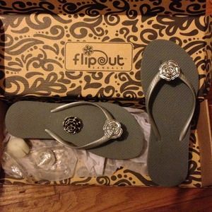 FlipOut interchangeable silverflipflops brandnew🎀