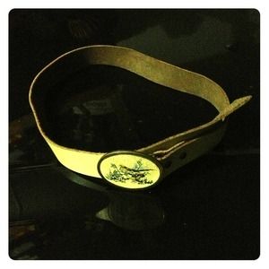 Beige cracked leather belt