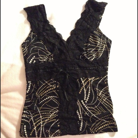 🚫SOLD🚫 to iwanturstuff Sexy laced top