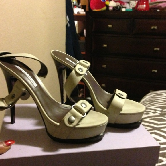 Vera wang lavender open toes