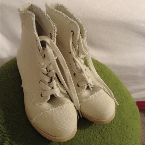 💢SOLD💢 Forever 21 boots 👢