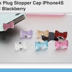 Ribbon cap for iPhone earphone plug