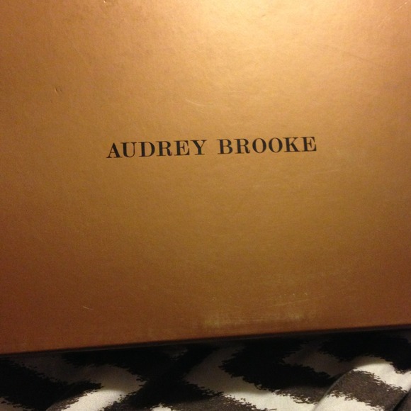 Audrey Brooke medium natural suede pumps