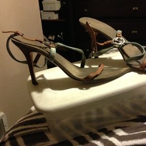 Gucci pointed toe open strap sandal