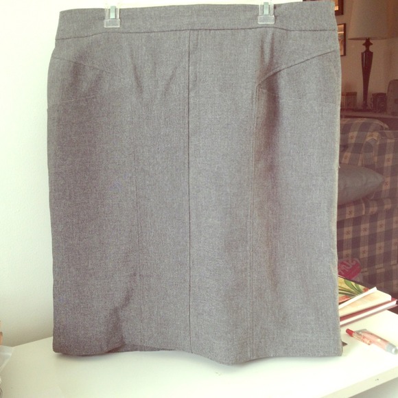 CLEARANCE- Grey Business Skirt