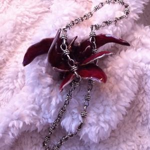 Silver necklace. New