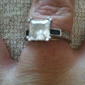 Bundled with small GG purse for trade!!