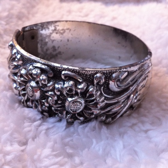 Costume bangle