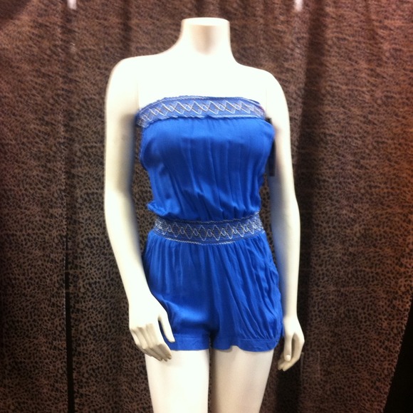 Super cute blue romper NWT