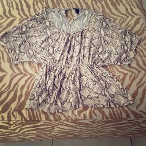 Hold Never Worn H&M snakeprint top