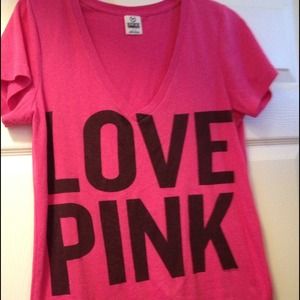 ✨Traded✨Love pink tee
