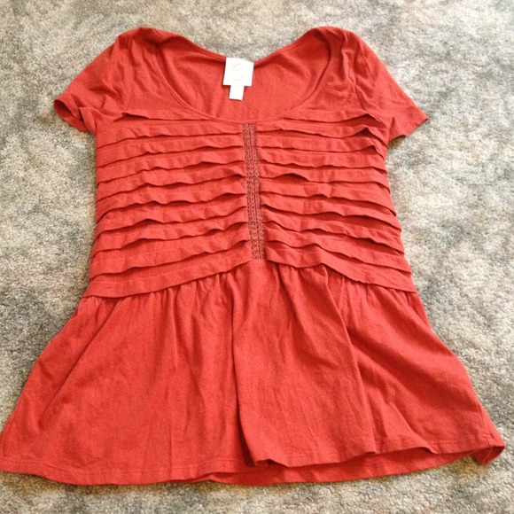 Sold as a bundle with 7 skirt