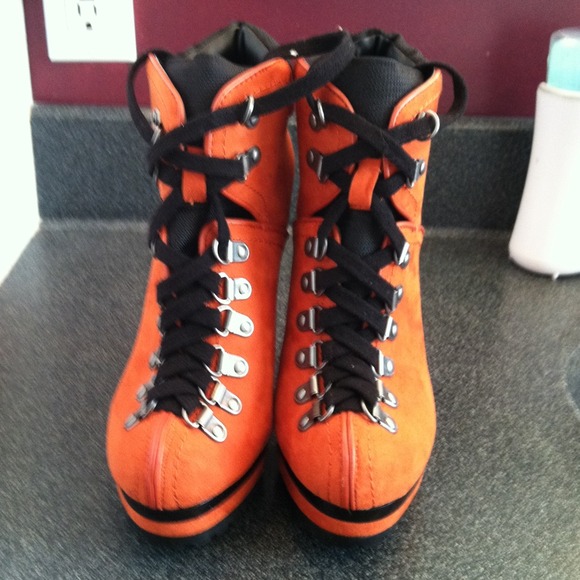 🌸🌸Orange heel booties🌸🌸Traded🌺🌺🌺